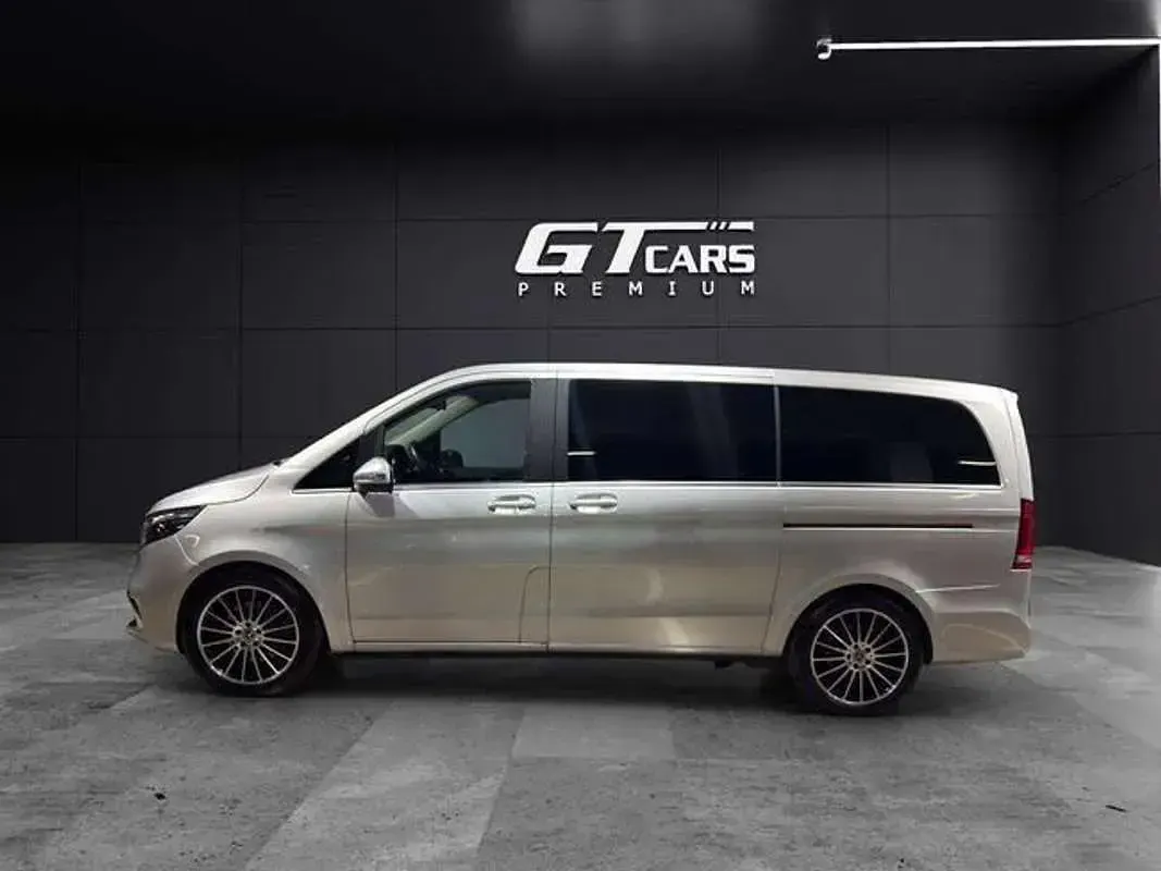 Usado Mercedes V300 239 CV (175 kW) 2023 Plateado Monovolumen