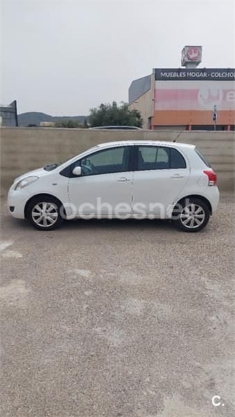 Usado Toyota Yaris Active 101 CV (74 kW) 2009 Blanco Utilitario