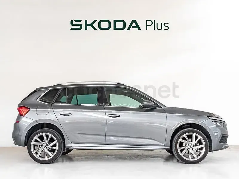 Usado Skoda Kamiq Style 110 HP (80 kW) 2022 Cinzento SUV