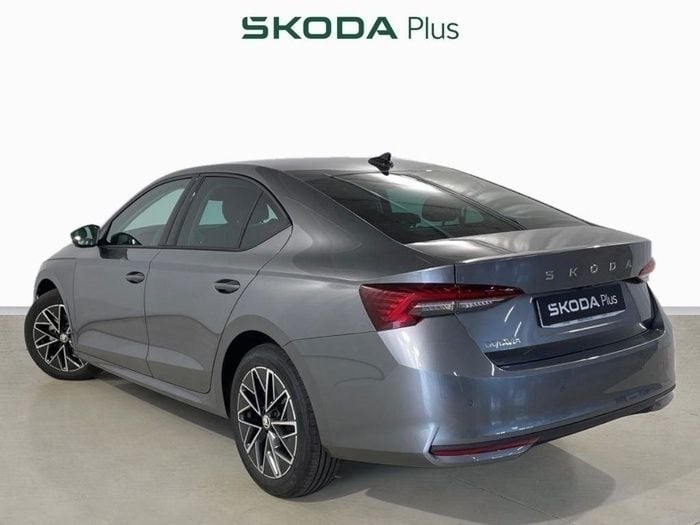 Gris Usado 2024 Skoda Octavia Selection | 28.900 € (Precio justo) - Imagen 1/4