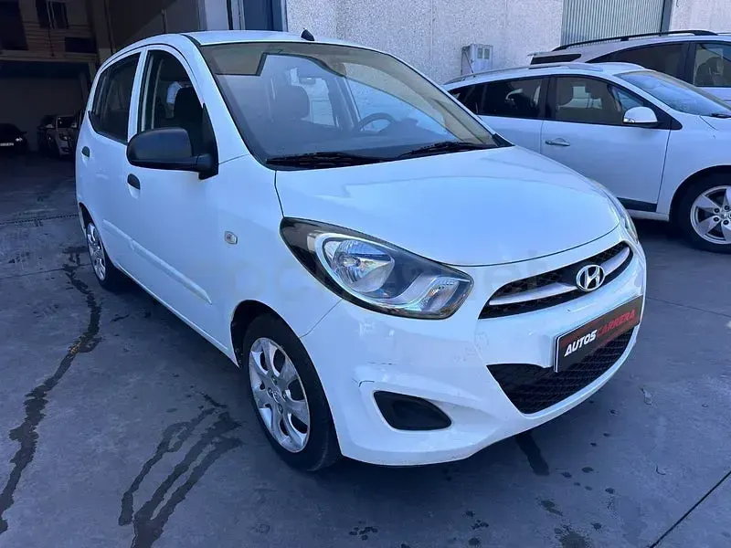 Usado Hyundai i10 Comfort 78 CV (57 kW) 2011 Blanco Utilitario
