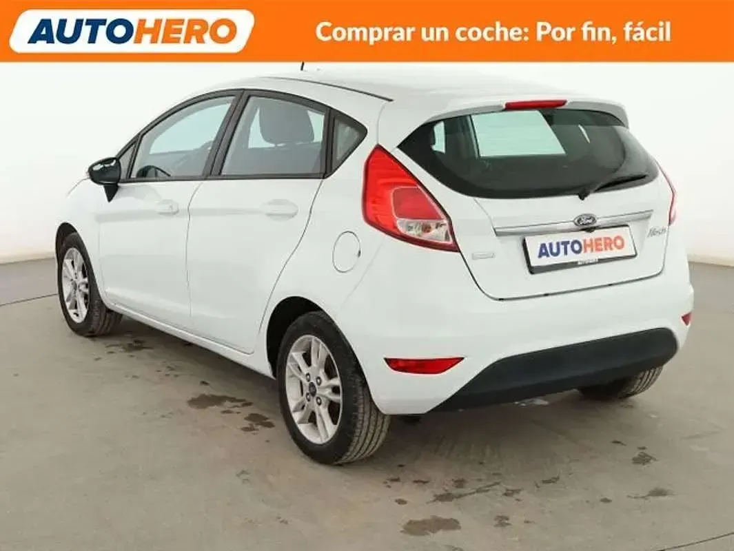 Usado Ford Fiesta Trend 101 CV (74 kW) 2017 Blanco Utilitario