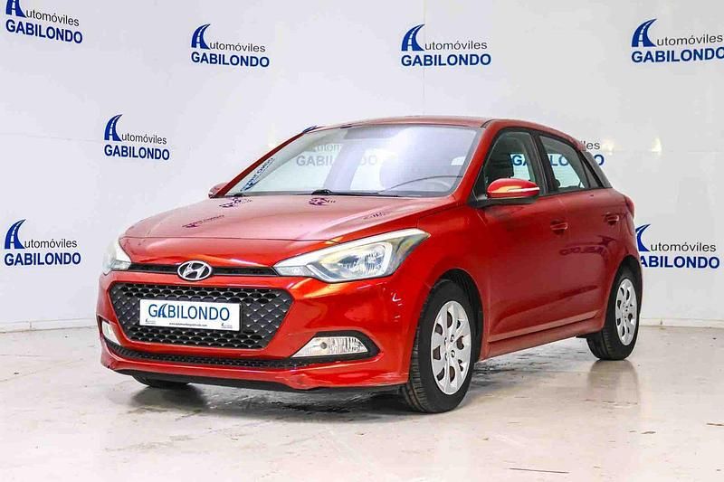 Rojo Usado 2015 Hyundai i20 Utilitario | 12.900 € (Caro) - Imagen 1/4
