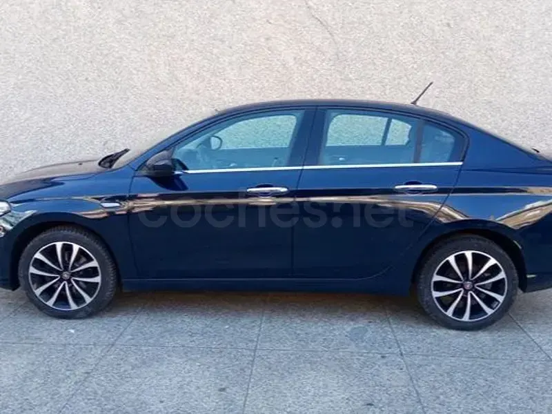 Usado Fiat Tipo Lounge 95 CV (69 kW) 2017 Azul Berlina