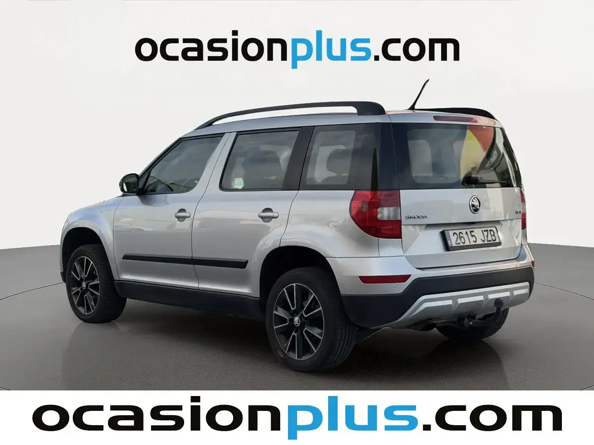 Usado Skoda Yeti 110 CV (80 kW) 2017 Gris plata SUV
