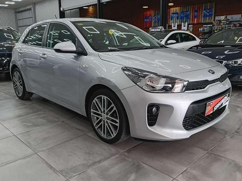 Usado Kia Rio 84 CV (61 kW) 2017 Gris Utilitario