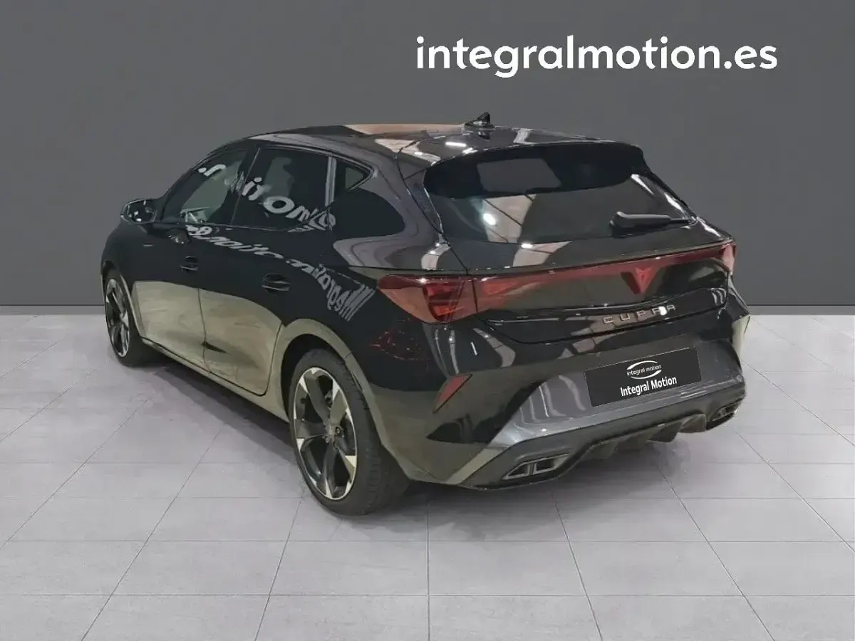 Usado Cupra Leon 150 CV (110 kW) 2025 Negro Berlina