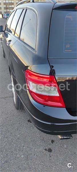 Usado Mercedes C200 136 CV (100 kW) 2011 Negro Familiar