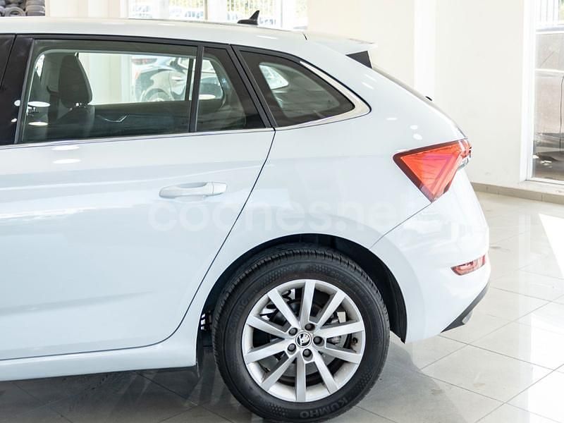 Usado Skoda Scala Active 110 CV (80 kW) 2021 Blanco Utilitario