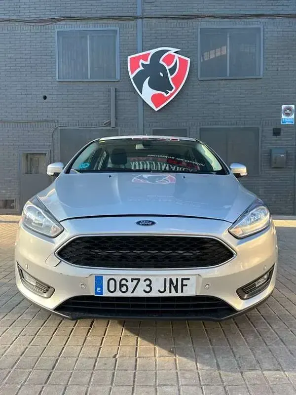 Usado Ford Focus ST-Line 120 CV (88 kW) 2016 Gris Familiar