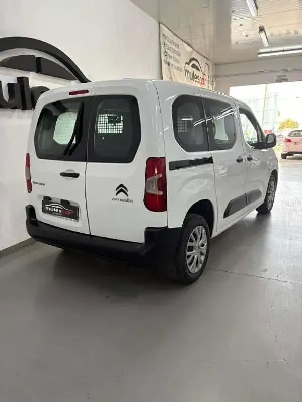 Usado Citroën Berlingo Live 102 CV (75 kW) 2022 Blanco Monovolumen