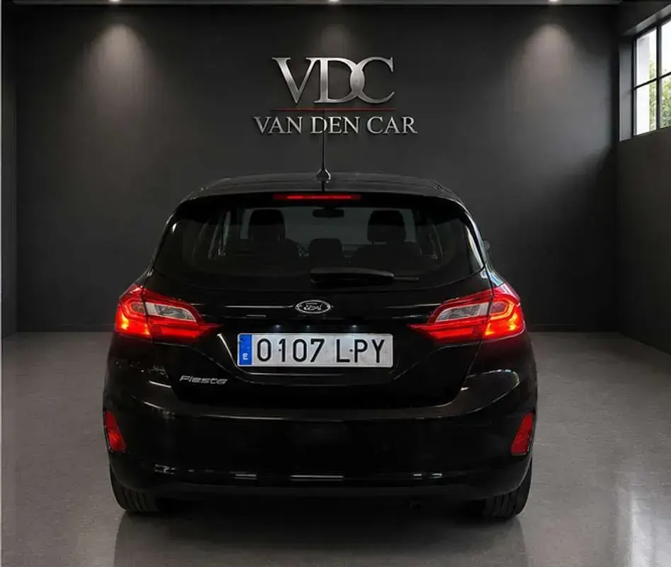 Usado Ford Fiesta Trend 75 CV (55 kW) 2021 Negro Utilitario