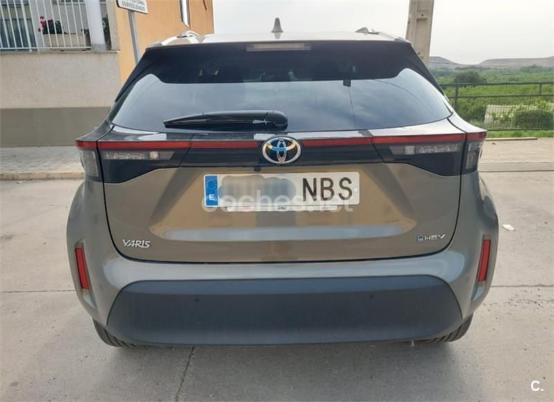 Usado Toyota Yaris Cross Style 130 CV (95 kW) 2025 Beige SUV