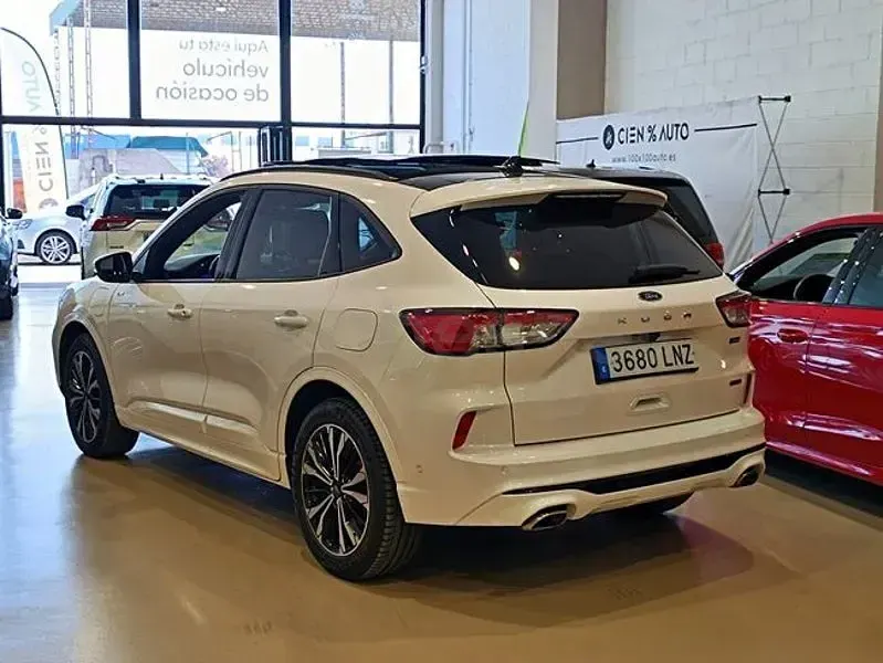 Usado Ford Kuga ST-Line 225 CV (165 kW) 2021 Blanco SUV