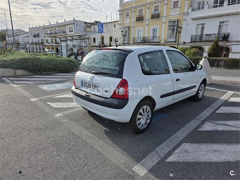 Usado Renault Clio II Authentique 60 CV (44 kW) 2003 Blanco Berlina