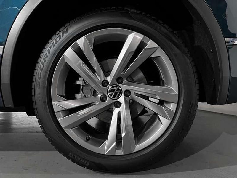 Usado VW Tiguan R-line 247 CV (181 kW) 2024 Azul SUV