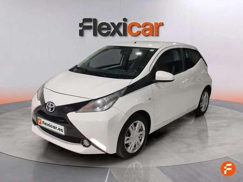 Usado Toyota Aygo X-play 72 CV (52 kW) 2017 Blanco Utilitario