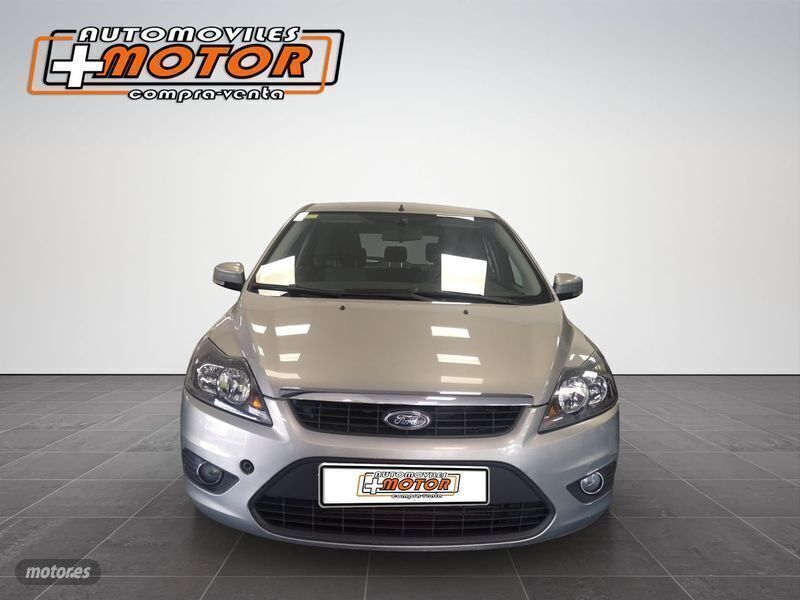 Gris Usado 2010 Ford Focus Trend Berlina | 5490 € (Buen precio) - Imagen 1/4