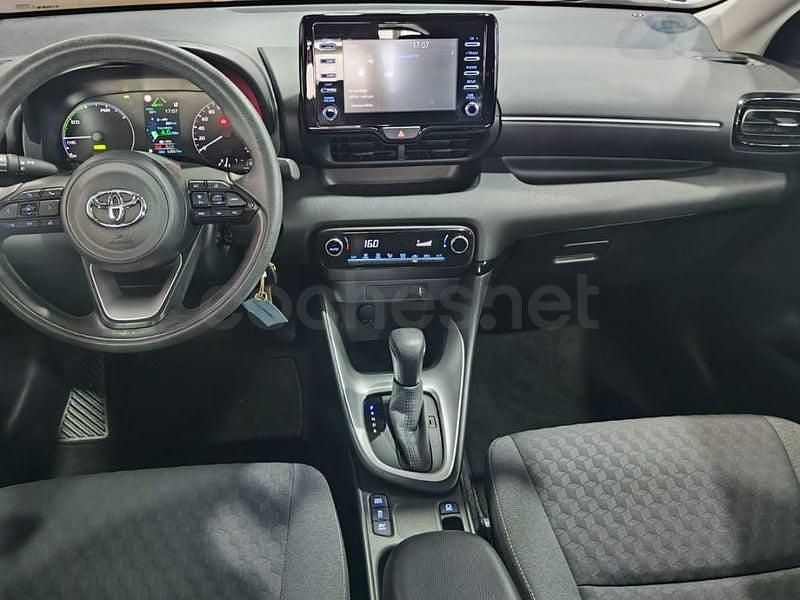 Usado Toyota Yaris Hybrid Active 116 CV (85 kW) 2021 Blanco Berlina