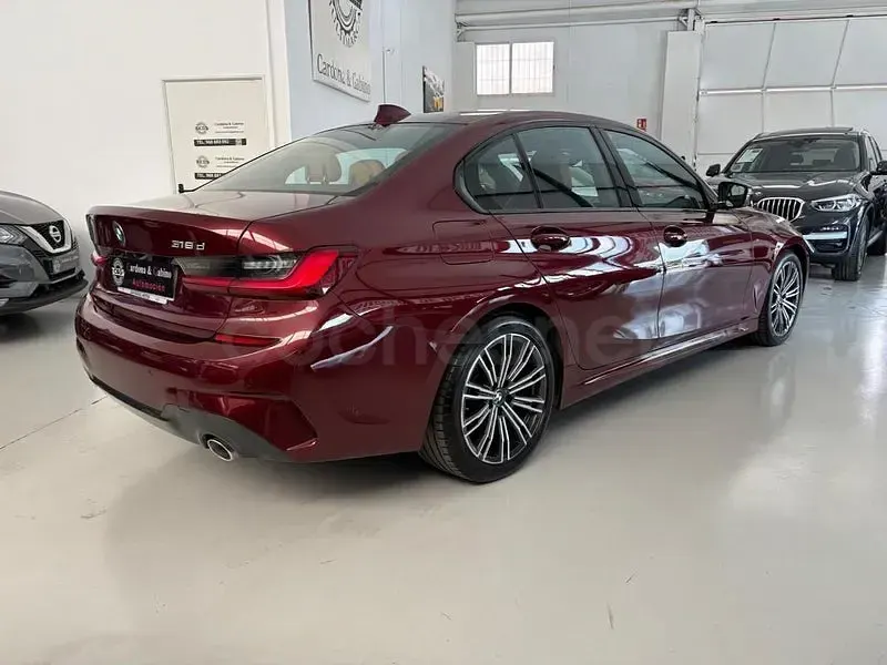 Usado BMW 318 150 CV (110 kW) 2022 Granate Berlina