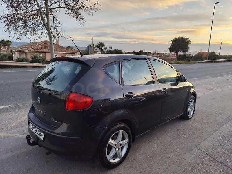 Usado Seat Altea Style 105 CV (77 kW) 2011 Negro Monovolumen