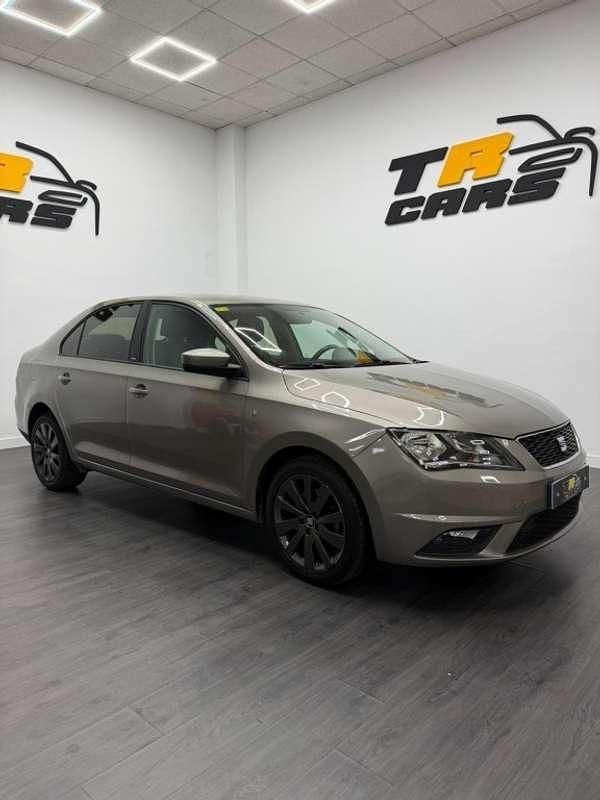 Usado Seat Toledo Style 105 CV (77 kW) 2015 Gris Utilitario