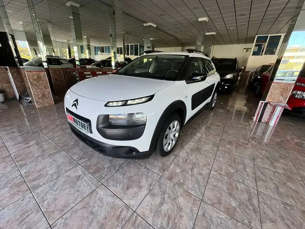 Usado Citroën C4 Cactus Feel 82 CV (60 kW) 2017 Blanco Utilitario