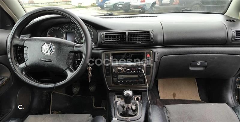 Usado VW Passat Edition 130 CV (95 kW) 2002 Gris / plata Familiar