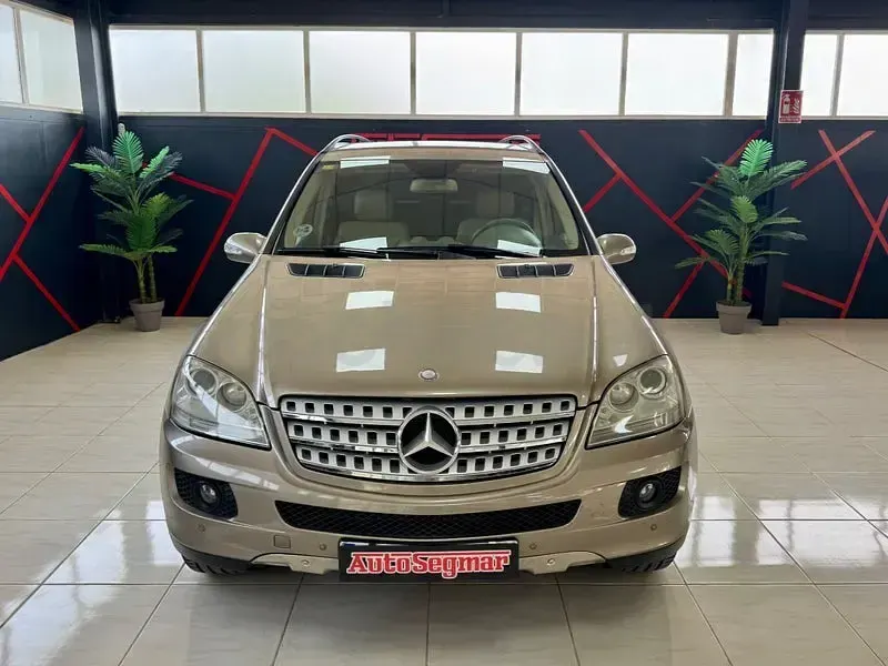 Usado Mercedes ML320 224 CV (164 kW) 2008 Beige SUV