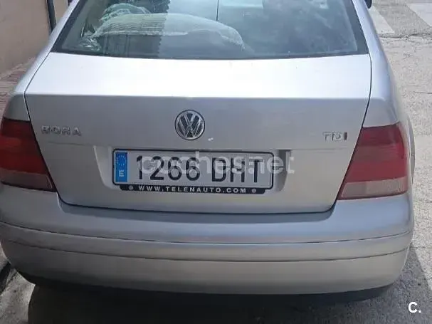 Usado VW Bora Conceptline 100 CV (73 kW) 2005 Gris / plata Berlina