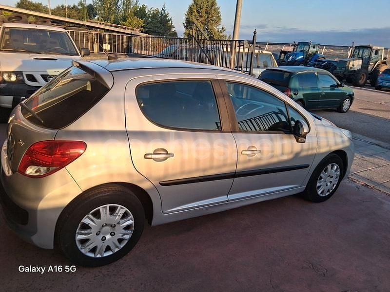 Usado Peugeot 207 92 CV (67 kW) 2011 Gris / plata Berlina