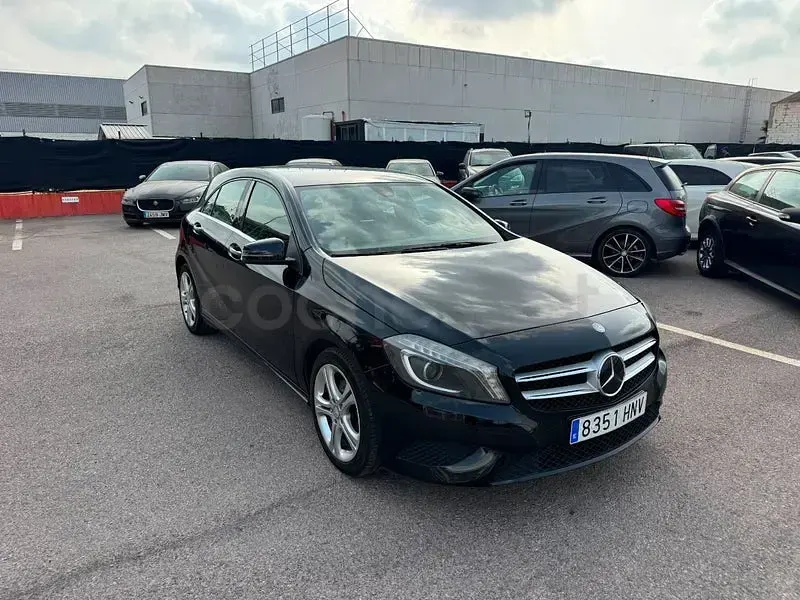 Usado Mercedes A200 Urban 156 CV (114 kW) 2013 Negro Utilitario