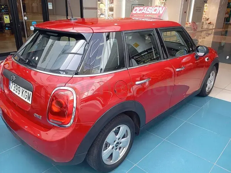 Usado Mini Cooper 136 CV (100 kW) 2017 Rojo Utilitario