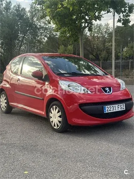 Usado Peugeot 107 Urban Move 68 CV (50 kW) 2007 Rojo Utilitario