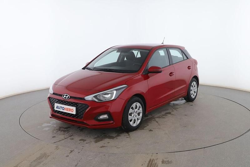 Usado Hyundai i20 75 HP (55 kW) 2019 Vermelho Sedan