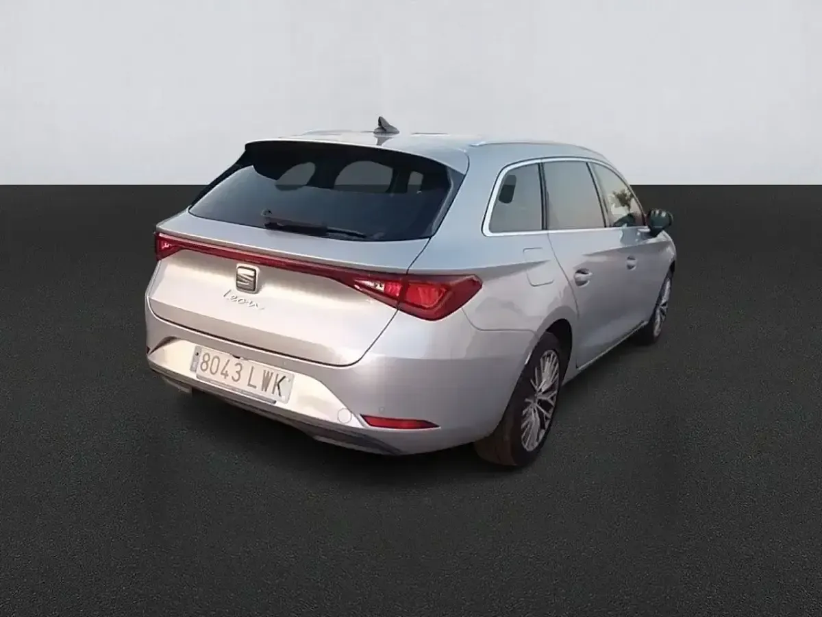 Usado Seat Leon XCELLENCE 150 CV (110 kW) 2022 Gris Familiar