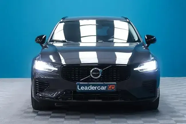 Usado Volvo V60 Plus 351 CV (258 kW) 2024 Gris Familiar