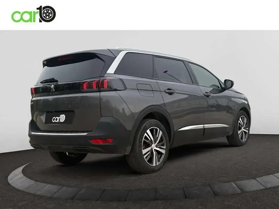 Usado Peugeot 5008 Allure 136 CV (100 kW) 2024 Gris SUV