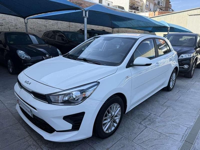 Blanco Usado 2022 Kia Rio Utilitario | 14.500 € (Precio justo) - Imagen 1/4