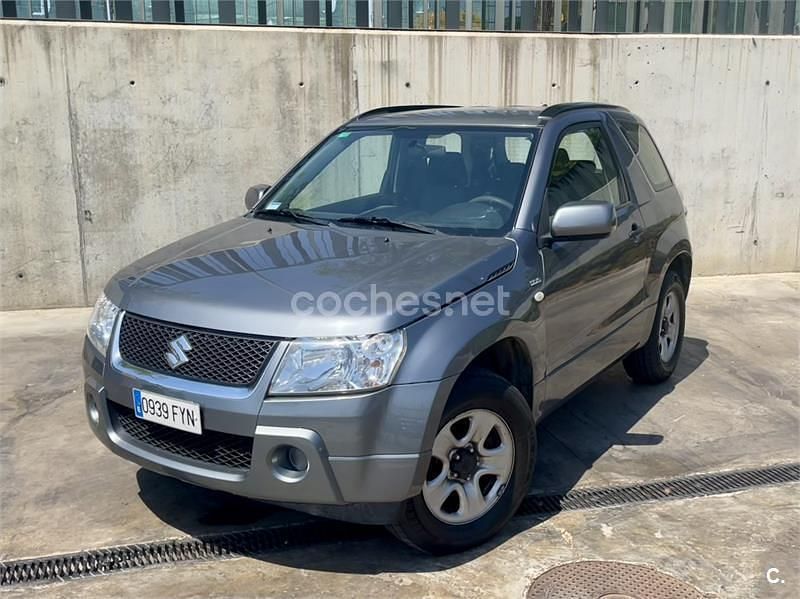 Gris / plata Usado 2007 Suzuki Grand Vitara SUV | 5800 € (Precio justo) - Imagen 1/4
