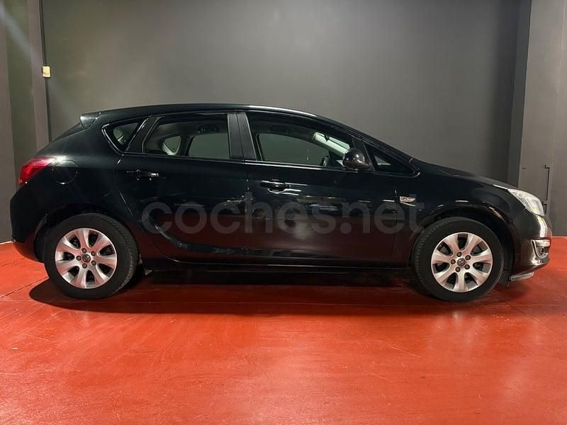 Usado Opel Astra Dynamic 110 CV (80 kW) 2015 Negro Berlina