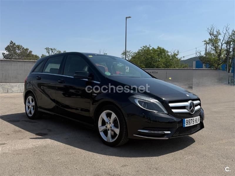 Usado Mercedes B180 122 CV (89 kW) 2012 Negro Monovolumen