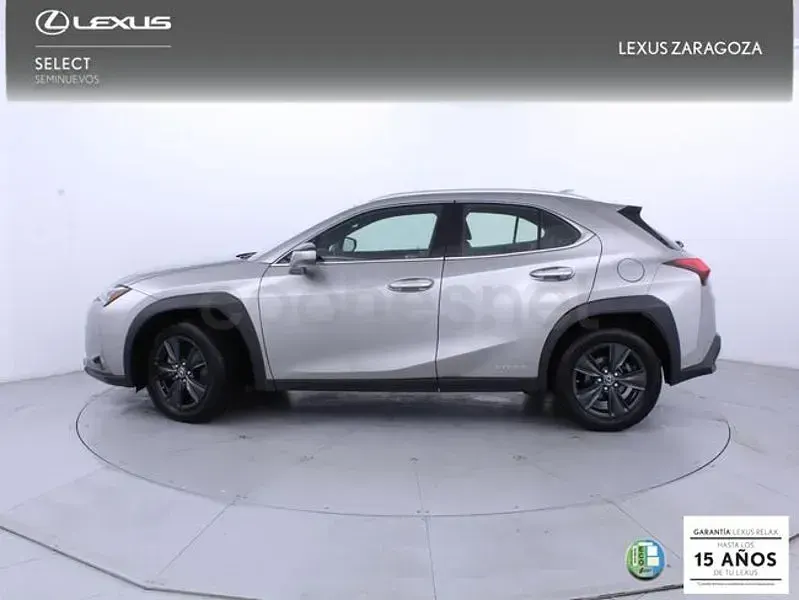 Usado Lexus UX Business Edition 184 CV (135 kW) 2022 Gris / plata SUV