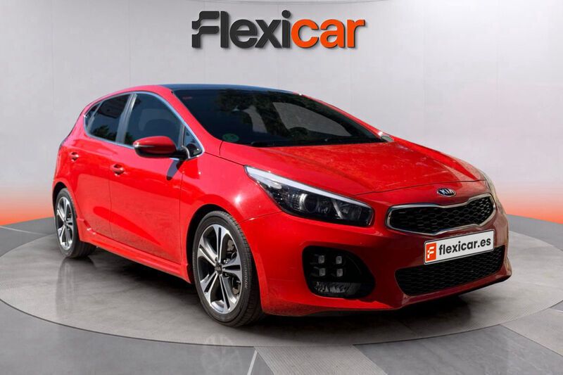 Rojo Usado 2017 Kia Ceed GT GT-Line Berlina | 11.490 € (Buen precio) - Imagen 1/4