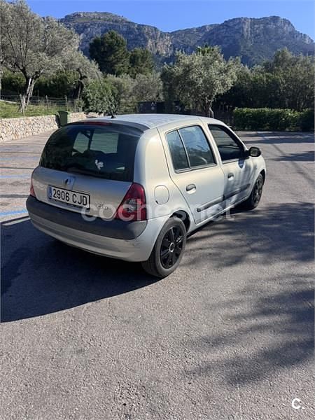 Begagnad Renault Clio II 65 HK (47 kW) 2003 Grön Sedan