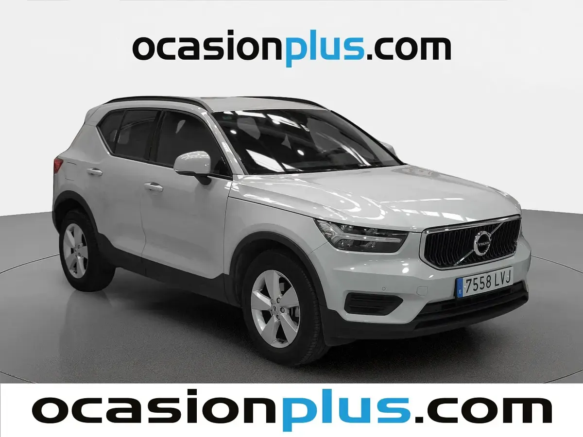Usado Volvo XC40 Momentum 129 CV (94 kW) 2021 Gris plata SUV