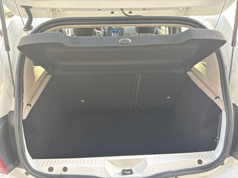 Usado Dacia Sandero Essentiel 75 CV (55 kW) 2019 Blanco Utilitario