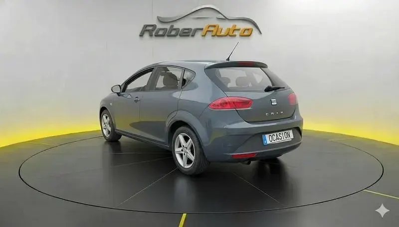 Usado Seat Leon Ecomotive 105 CV (77 kW) 2010 Negro Utilitario