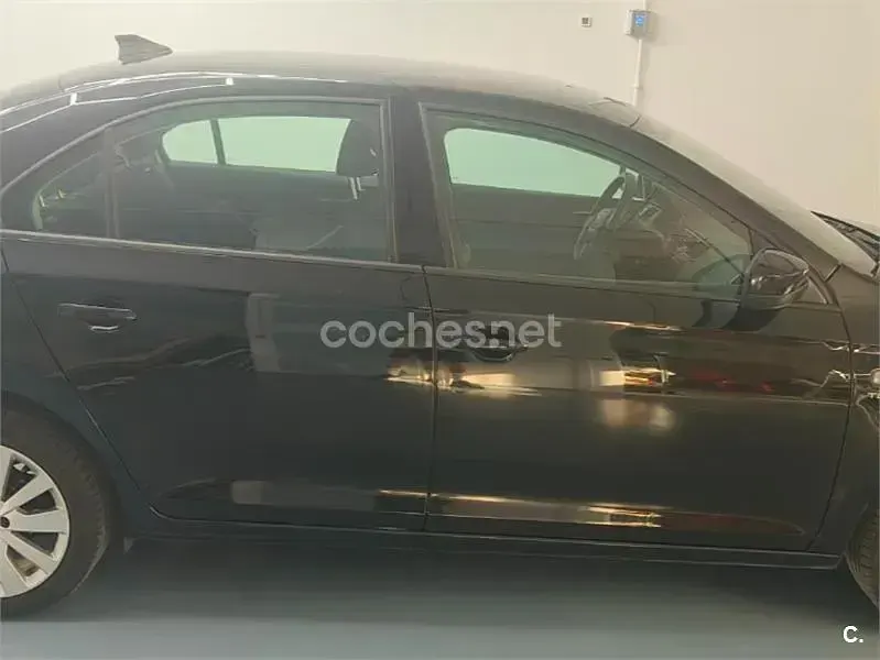 Usado Seat Toledo Style 105 CV (77 kW) 2013 Negro Utilitario