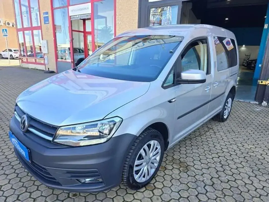 Usado VW Caddy Maxi Trendline 122 CV (89 kW) 2019 Gris Monovolumen